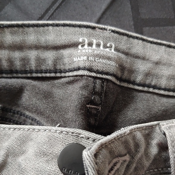 ANA (JCP) grey jeggings with lace on knee - Picture 4 of 4